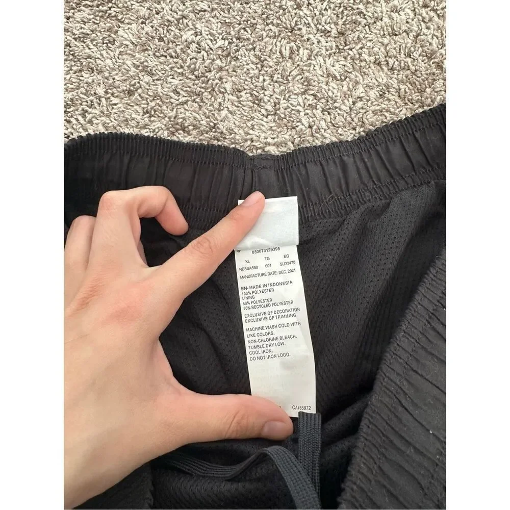 Nike Solid Essential Lap 9